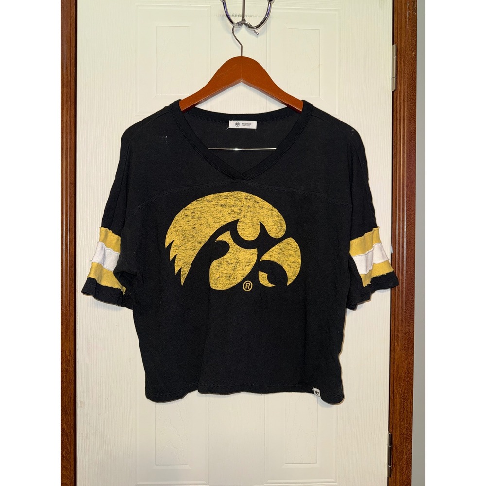 47 Brand Iowa Hawkeyes V-Neck Crop Top Jersey Tee Medium Black Yellow Distressed